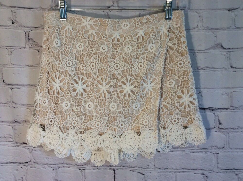 Chelsea & Violet Shorts Women’s Size S CoastalCore Beachy Cream Lace Overlay